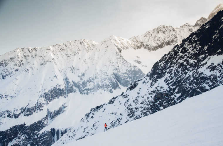 Discover the winter brilliance with the new Degré 7 Ski Clothing Collection